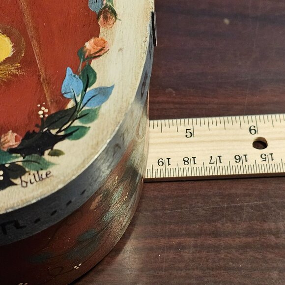 Hand Painted Artist Signed Oval Shaker Box Nativity Scene 6" x 4.75" - Picture 12 of 14